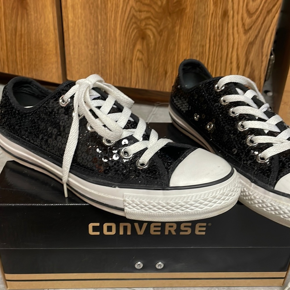 ✨Sparkly Sequin Black Converse (Women’s 7.5)✨